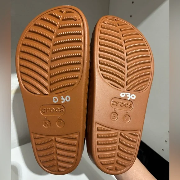 Crocs - Picture 2 of 3